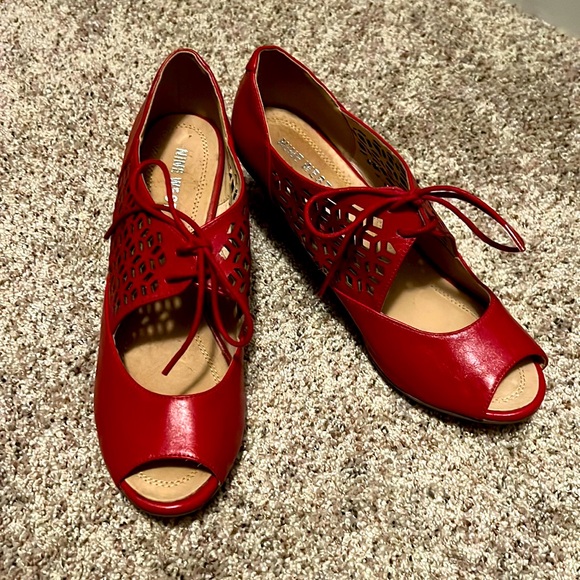 Nine West Shoes - Nine West size 8M red peep toe heal